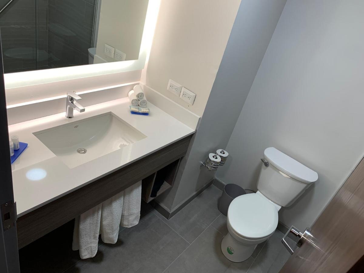 Holiday Inn Express - Guadalajara Vallarta Poniente By Ihg Zapopan Ngoại thất bức ảnh